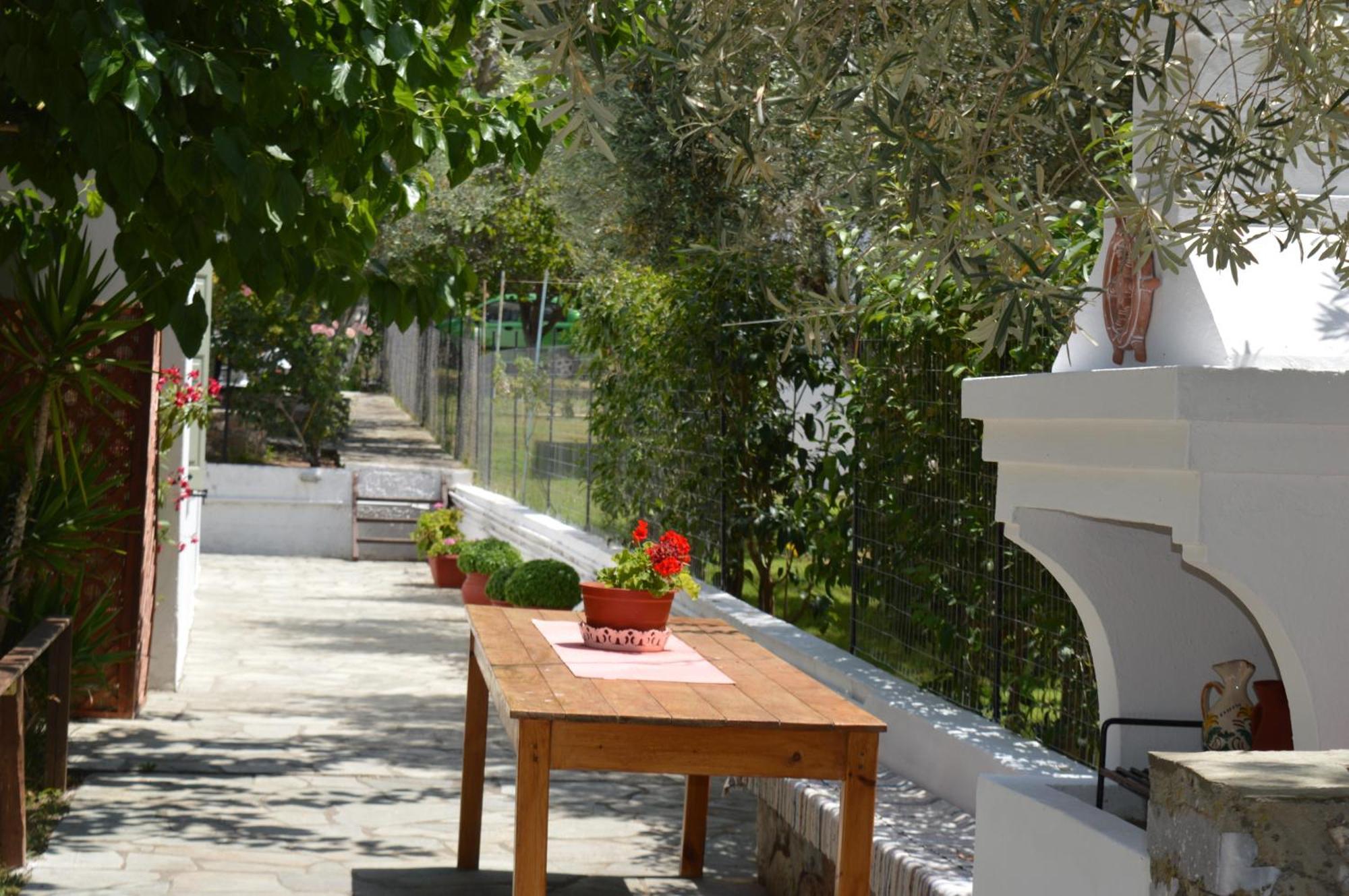 Anna George Studios Stafylos Exterior photo